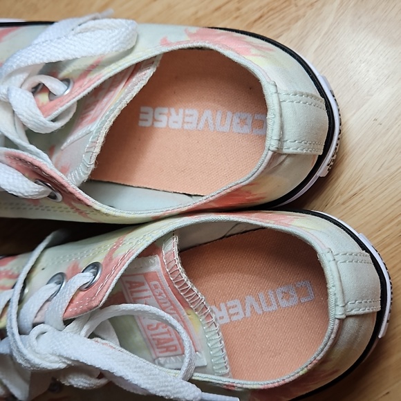 Converse shoes - Picture 4 of 9